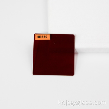 빨간색 광학유리 HB650을 잘라냅니다.